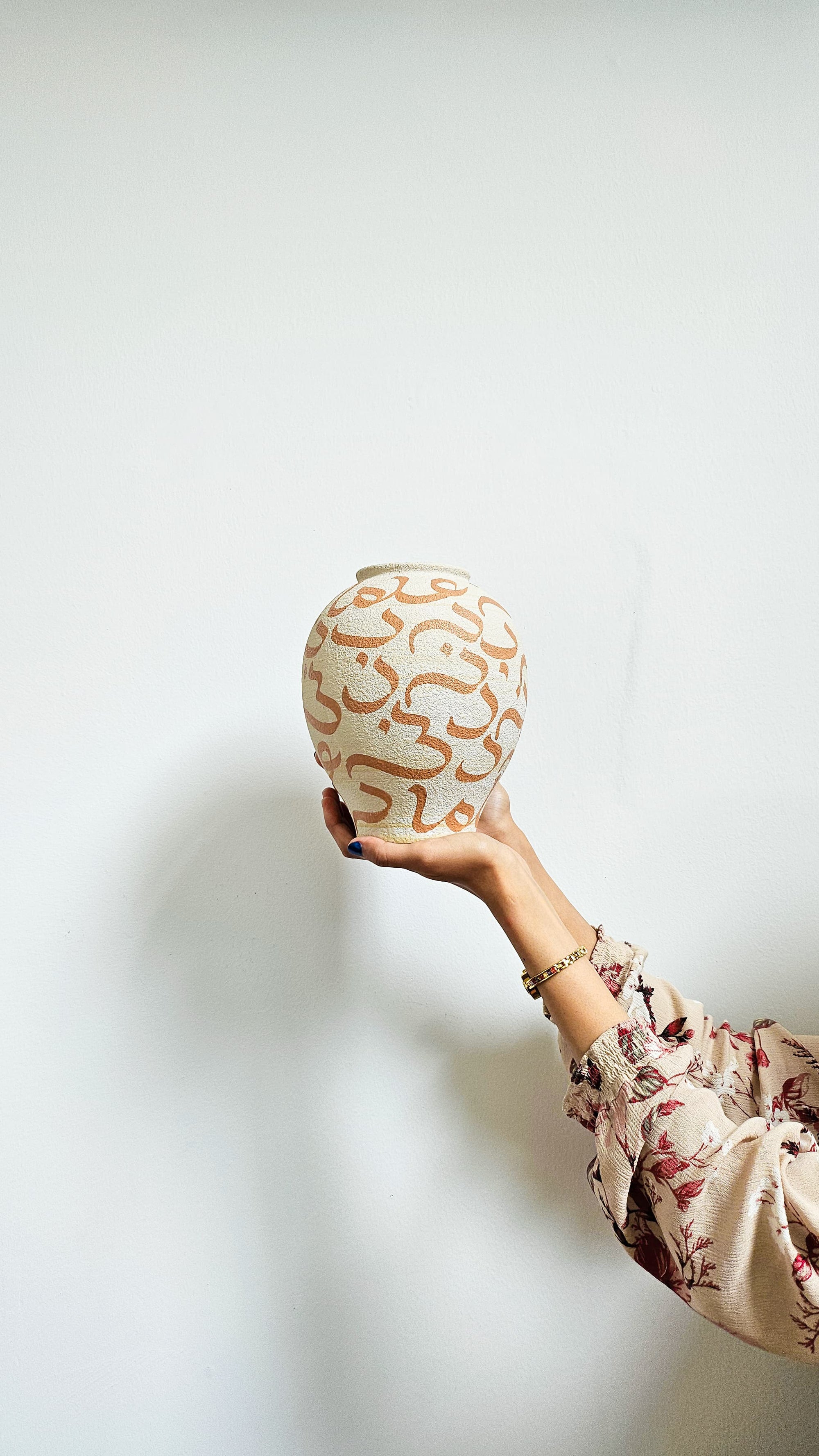 Hand Painted Vase - rabbi zidni ilma in Beige